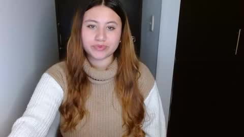 EIMY   MODEL INDEPENDENT online show from 17, 2, 2025