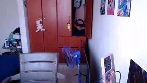 eimy_saenzz online show from 25, 4, 2026