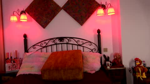 Elena online show from 1, 2, 2025