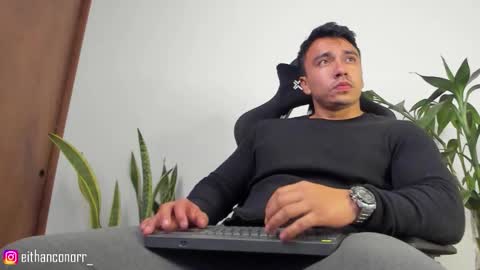 Snapshot of eithanconor1 chatting on 12, 9, 2025 EITHAN CONOR online show from 12, 9, 2025