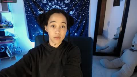 Ela  Help me reach 100 thumbs up online show from 9, 7, 2026