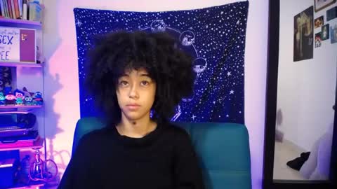 Ela  Help me reach 100 thumbs up online show from 19, 7, 2026