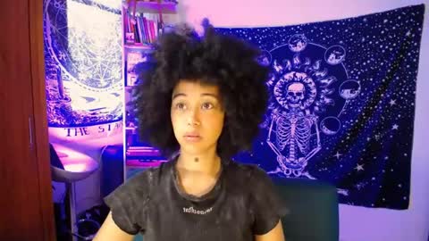 Ela  Help me reach 100 thumbs up online show from 25, 7, 2026