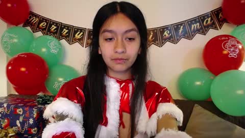 Snapshot of elaine_sun chatting on 24, 12, 2024 Elaine eli online show from 24, 12, 2024