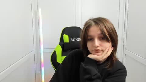 Evie online show from 12, 4, 2026