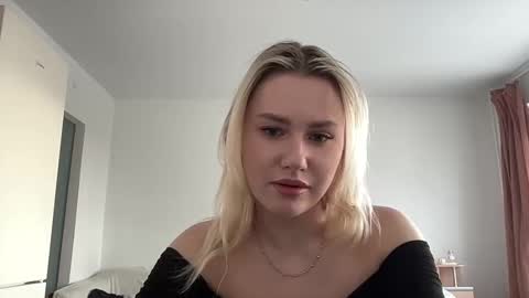 elaraluxxxe online show from 17, 2, 2025