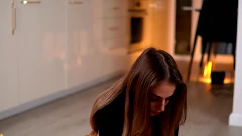 elarashine online show from 9, 3, 2026