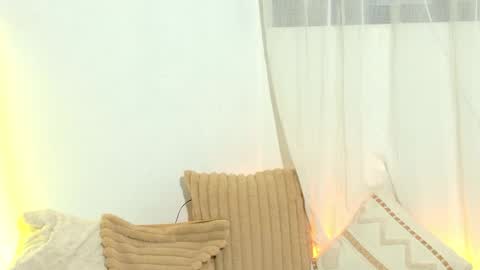 elaravennori online show from 3, 3, 2026