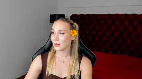 Snapshot of elaravoltage chatting on 8, 7, 2026 elaravoltage online show from 8, 7, 2026