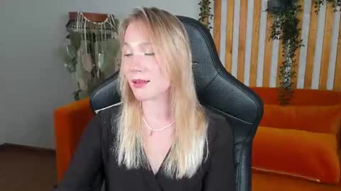 Snapshot of elaravoltage chatting on 16, 7, 2026 elaravoltage online show from 16, 7, 2026