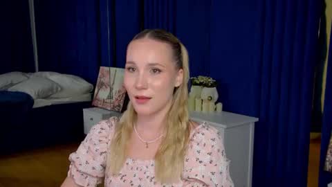 Snapshot of elaravoltage chatting on 18, 7, 2026 elaravoltage online show from 18, 7, 2026