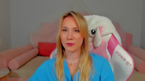 Snapshot of elaravoltage chatting on 24, 7, 2026 elaravoltage online show from 24, 7, 2026