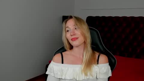 Snapshot of elaravoltage chatting on 28, 7, 2026 elaravoltage online show from 28, 7, 2026