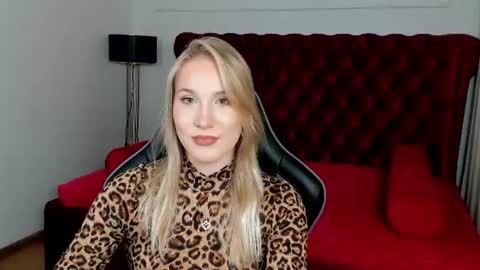 Snapshot of elaravoltage chatting on 3, 8, 2026 elaravoltage online show from 3, 8, 2026