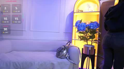 Snapshot of elasummeer chatting on 12, 9, 2025 Elasummeer online show from 12, 9, 2025