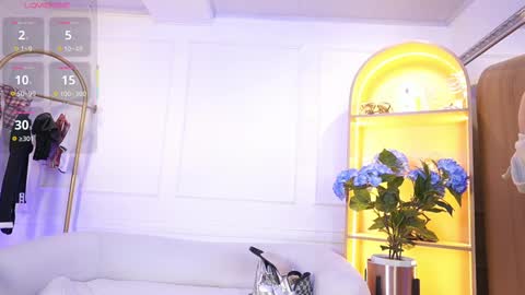 Snapshot of elasummeer chatting on 4, 10, 2025 Elasummeer online show from 4, 10, 2025