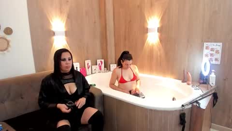 Snapshot of electra_mark chatting on 4, 12, 2025 Karina and Melisa online show from 4, 12, 2025