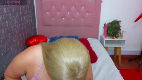 Snapshot of elektra_doll chatting on 26, 5, 2026 elektra_doll online show from 26, 5, 2026