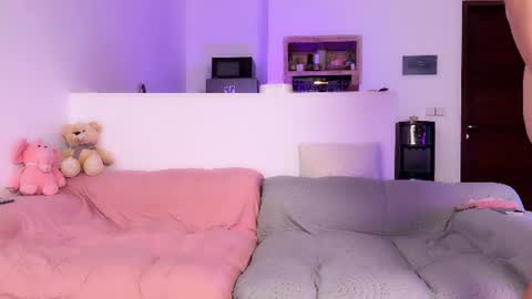 Elena Ross online show from 11, 6, 2026
