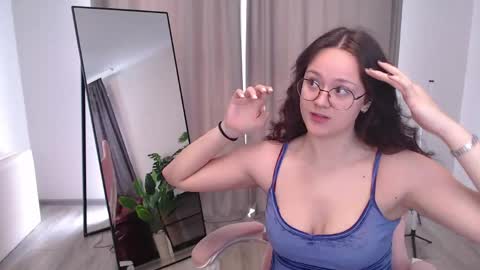 Snapshot of elena_vysotskaya chatting on 1, 5, 2026 Elena online show from 1, 5, 2026