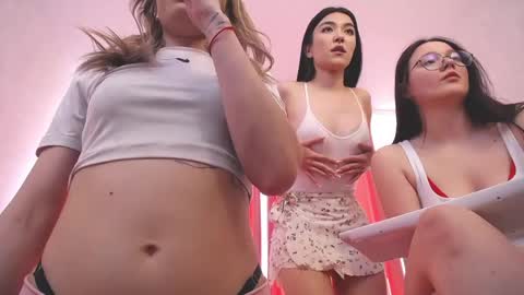 Snapshot of elena_vysotskaya chatting on 3, 6, 2026 Elena online show from 3, 6, 2026