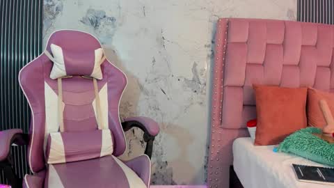 Snapshot of elena_wolff chatting on 15, 12, 2025 elena_wolff online show from 15, 12, 2025