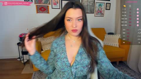 Snapshot of elenalooove chatting on 8, 12, 2024 Elena insta yourdream 1ove online show from 8, 12, 2024