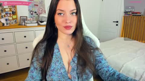 Snapshot of elenalooove chatting on 13, 12, 2024 Elena insta yourdream 1ove online show from 13, 12, 2024