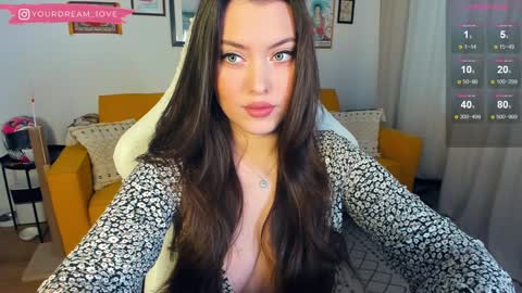 Snapshot of elenalooove chatting on 10, 1, 2025 Elena insta yourdream 1ove online show from 10, 1, 2025