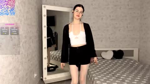 Annie PVT IS OPEN online show from 15, 12, 2025