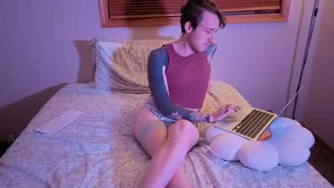 Lvr guuurl online show from 3, 8, 2026