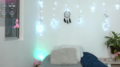 Snapshot of eli_gom_ chatting on 4, 10, 2025 Eliza online show from 4, 10, 2025