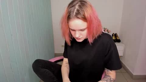 elieiza_xo online show from 4, 10, 2025
