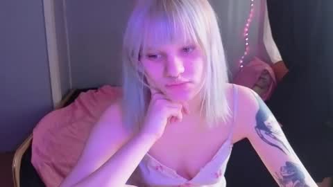 elieiza_xo online show from 7, 4, 2026