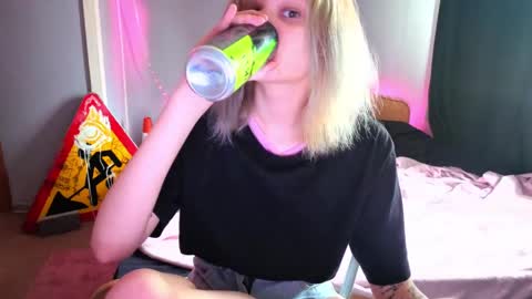 Snapshot of elieiza_xo chatting on 15, 5, 2026 elieiza_xo online show from 15, 5, 2026
