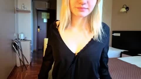 Snapshot of elieiza_xo chatting on 1, 6, 2026 elieiza_xo online show from 1, 6, 2026