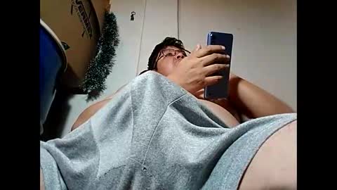 Snapshot of elimposstor chatting on 5, 1, 2025 elimposstor online show from 5, 1, 2025