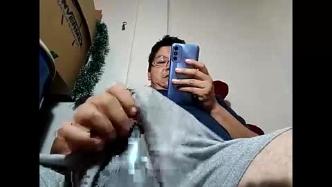 Snapshot of elimposstor chatting on 6, 1, 2025 elimposstor online show from 6, 1, 2025