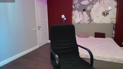 ElinaMils online show from 26, 4, 2026