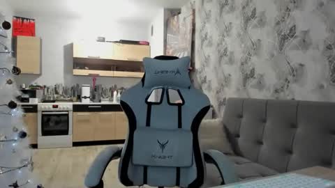 Aletta Oushen online show from 23, 12, 2025