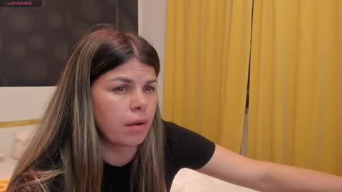 Snapshot of elisetyler89 chatting on 8, 6, 2026 Elly online show from 8, 6, 2026