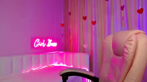 Snapshot of elissstoun chatting on 20, 2, 2025 ElissStoun online show from 20, 2, 2025