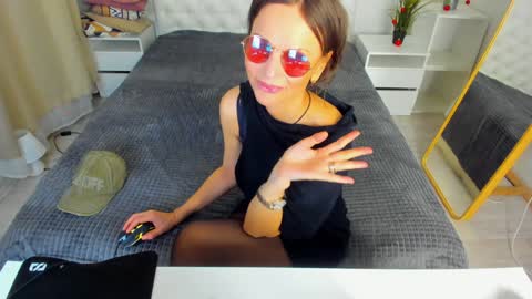 Snapshot of elizabe_th chatting on 15, 12, 2024 Elizabethangel online show from 15, 12, 2024
