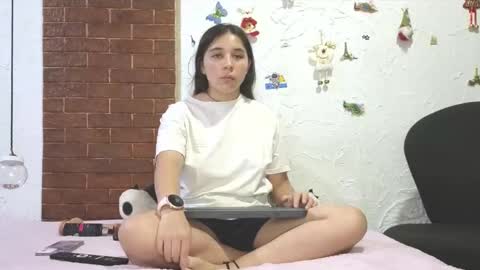 Snapshot of elizabeth_evanz chatting on 2, 2, 2025 elizabeth online show from 2, 2, 2025