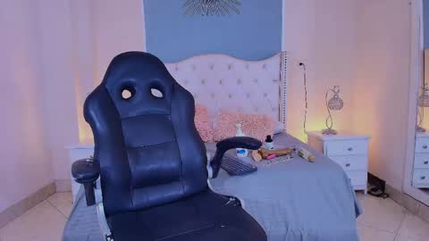Elizabeth  online show from 22, 4, 2026
