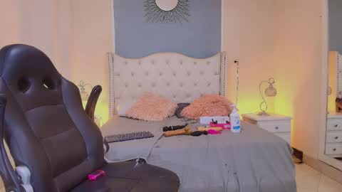 Elizabeth  online show from 30, 5, 2026