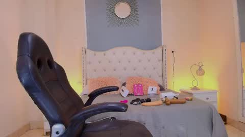 Elizabeth  online show from 8, 6, 2026