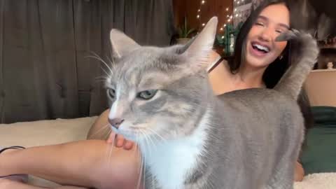 Ella online show from 16, 4, 2026
