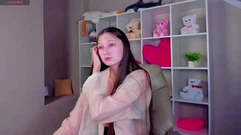 Snapshot of ella_burns chatting on 12, 11, 2025 Ella online show from 12, 11, 2025