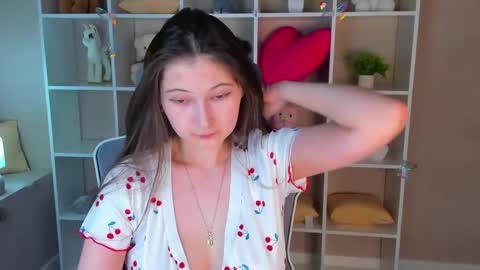 Snapshot of ella_burns chatting on 21, 4, 2026 Ella online show from 21, 4, 2026